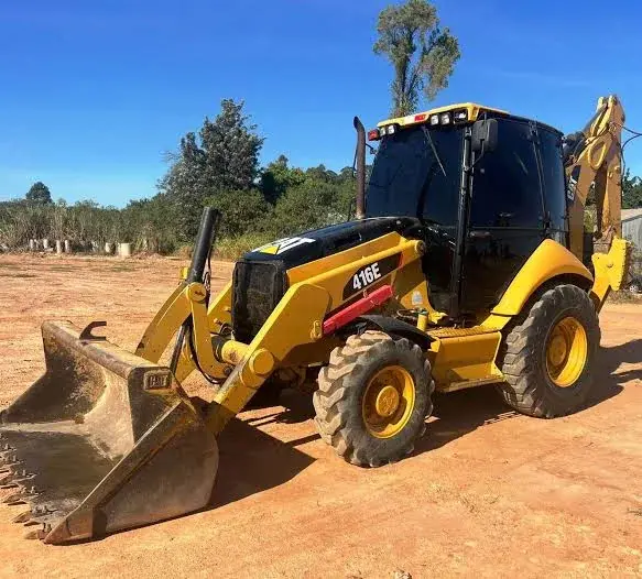 Pá carregadeira Volvo em área de obra em Uberlândia